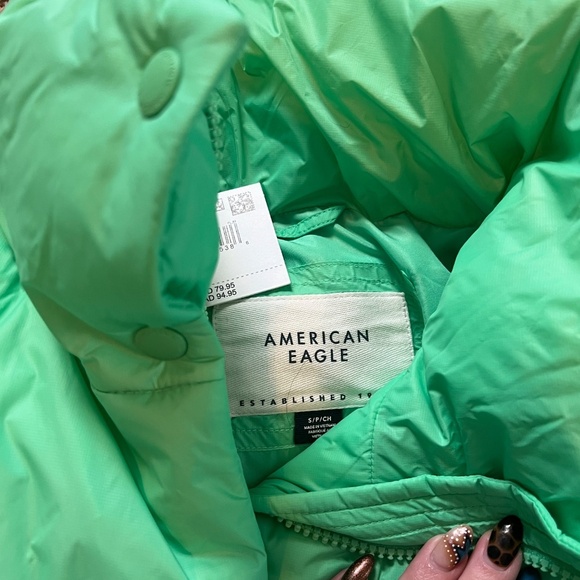 NWT American Eagle bright kelly green cropped puffer jacket size small - Picture 4 of 6